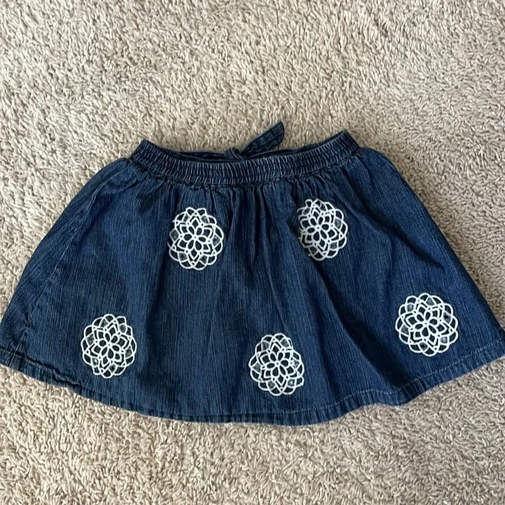 Children’s Place 3T denim skirt with white appliqués. Lined w/built in underwear